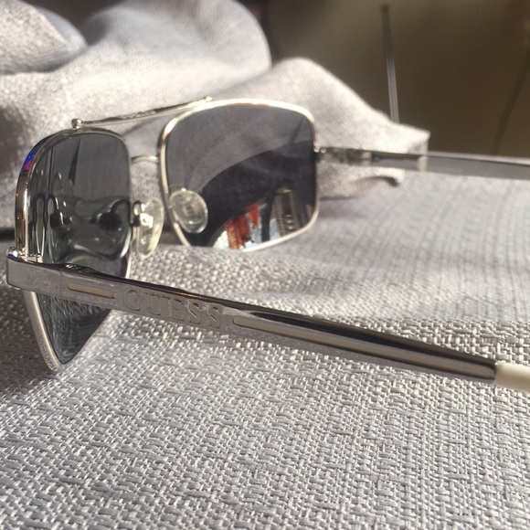 GUESS Mens Sunglasses Sil-3 GU6710 - Picture 6 of 10